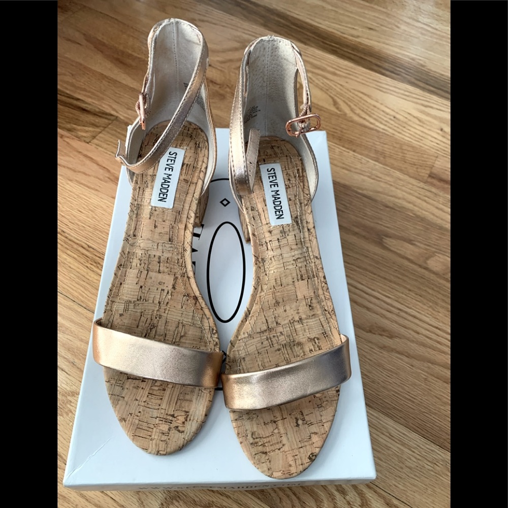 EUC Steve Madden Rose Gold Sandals- size 7.5